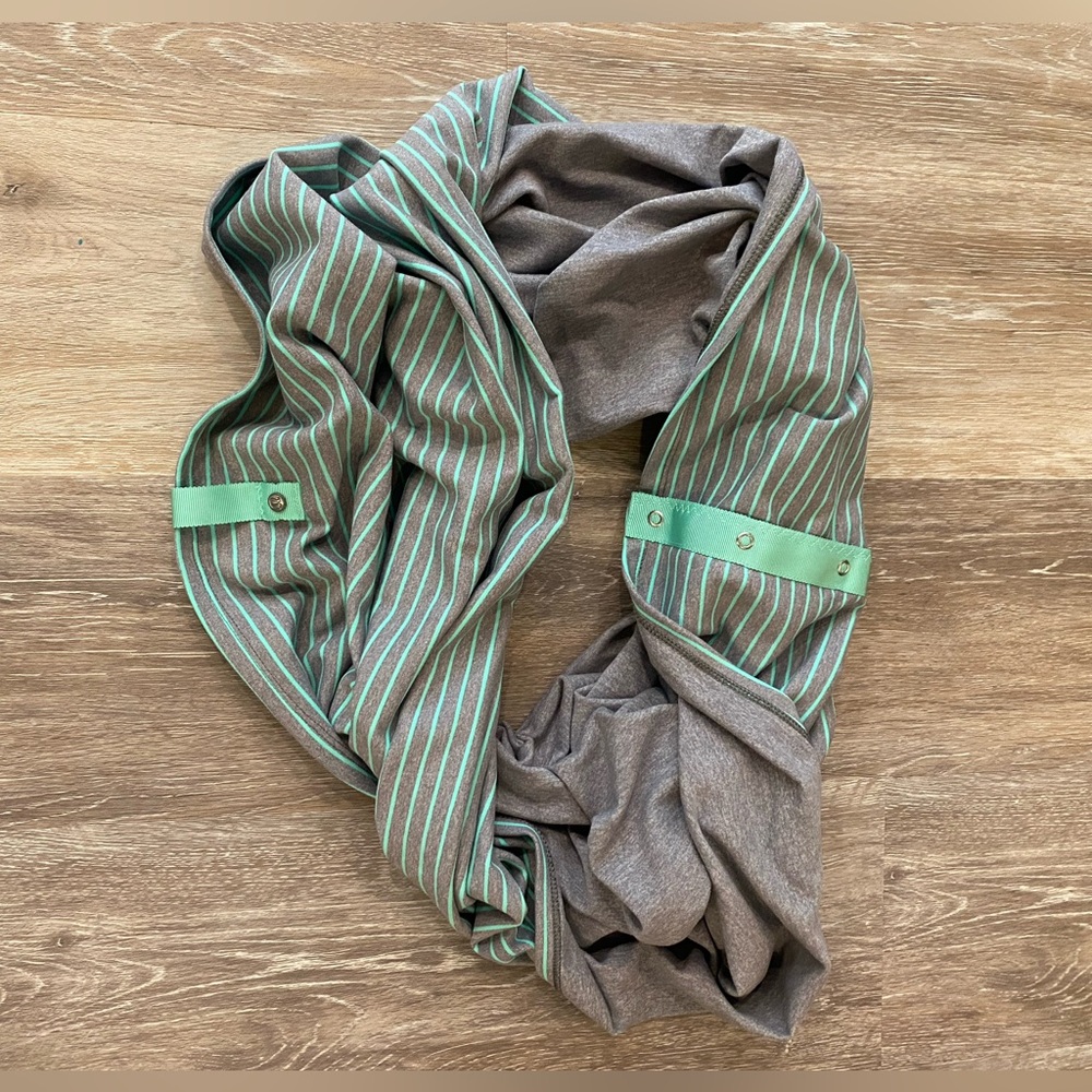 Lululemon. Wrap Scarf. Turquoise and Gray